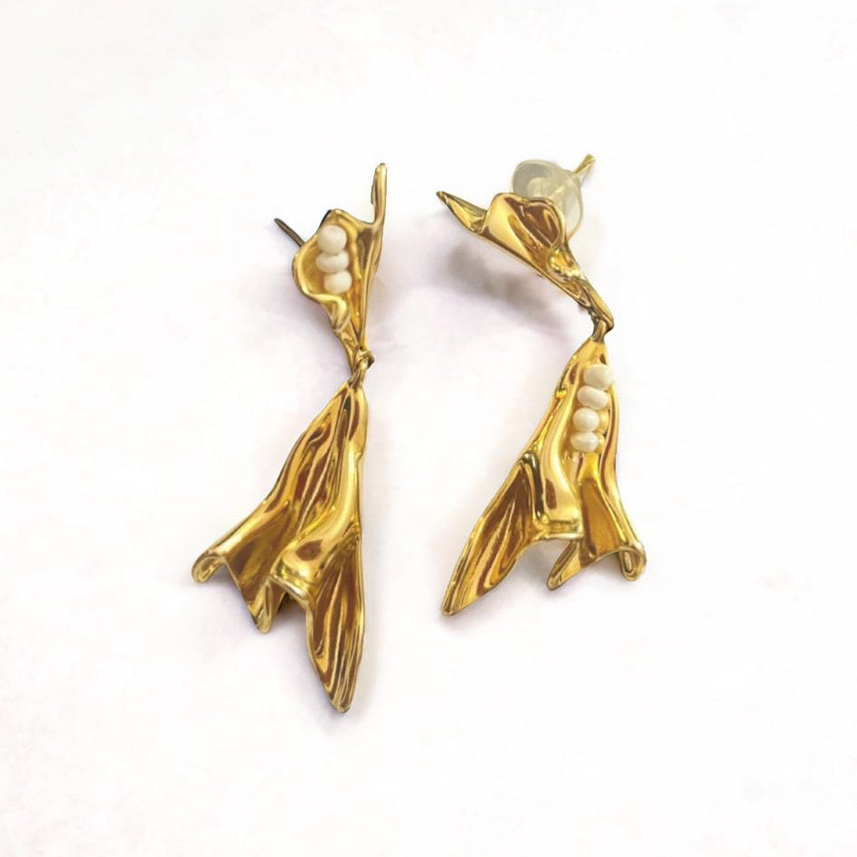 Bombshell earrings