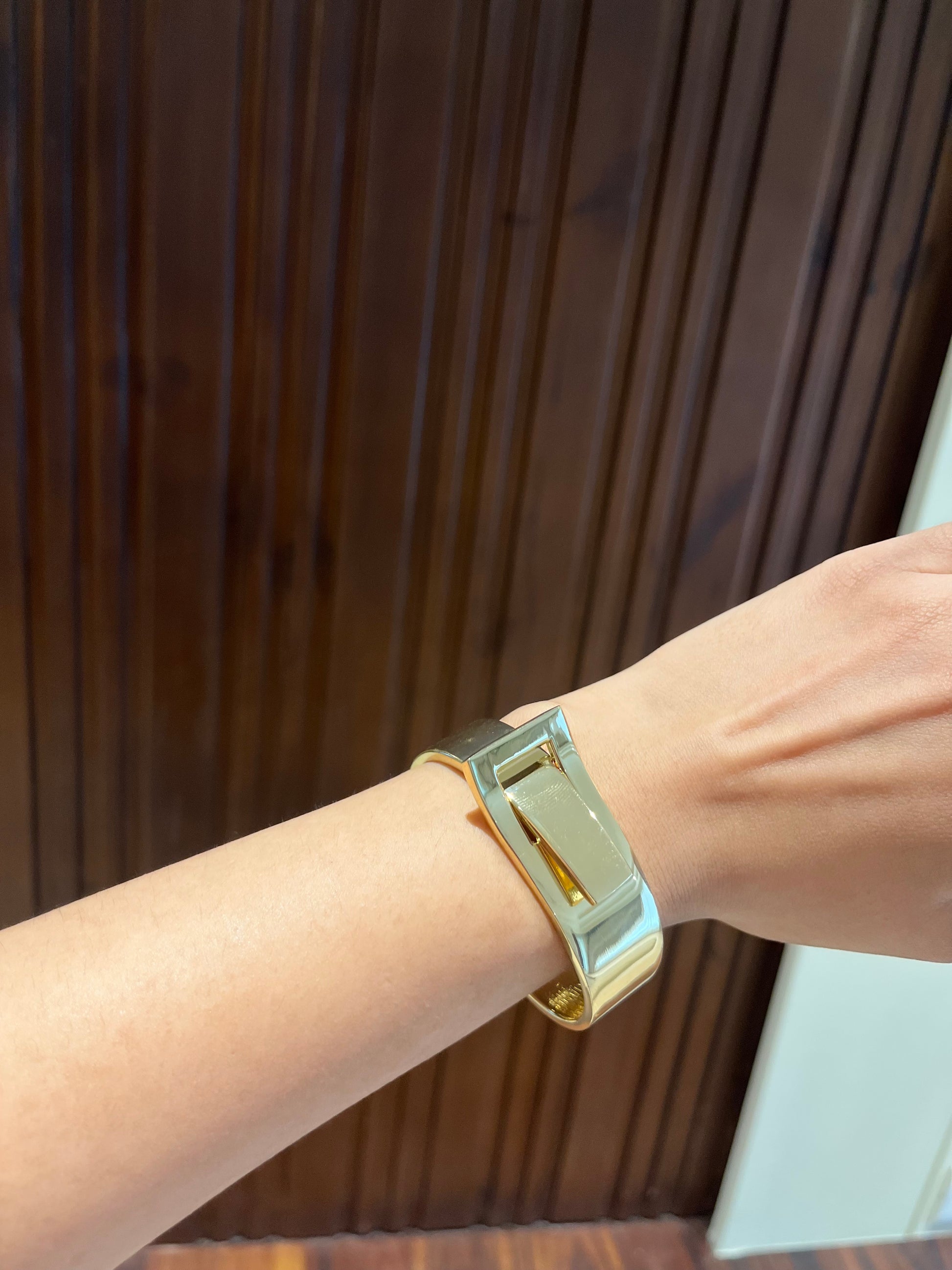 The buckle cuff