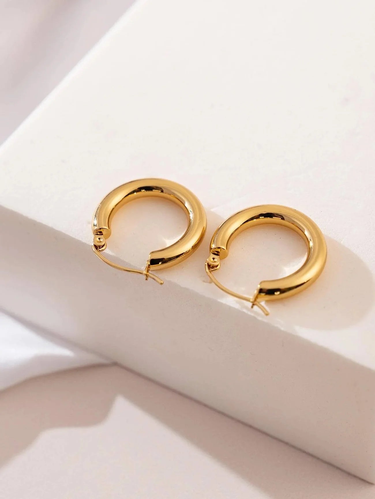 Classic flat hoops