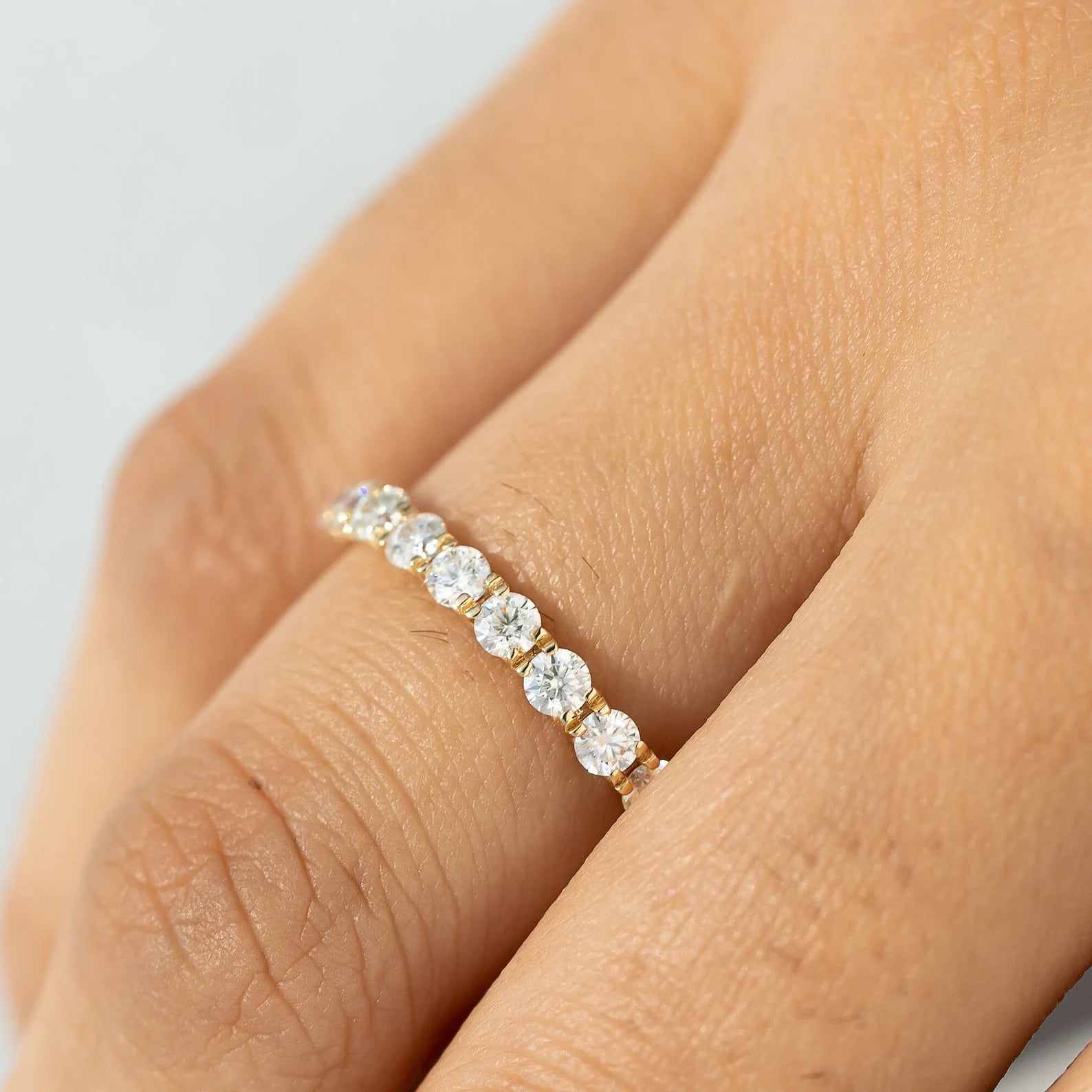 The ring band (white)