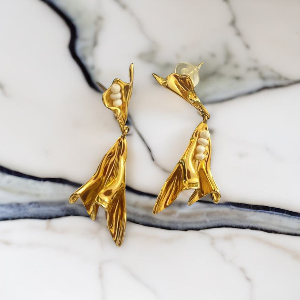 Bombshell earrings
