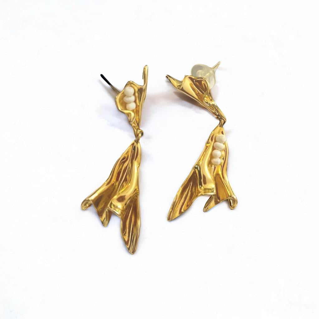 Bombshell earrings
