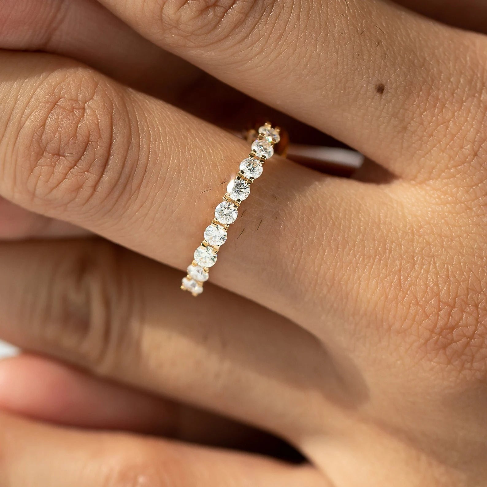 The ring band (white)