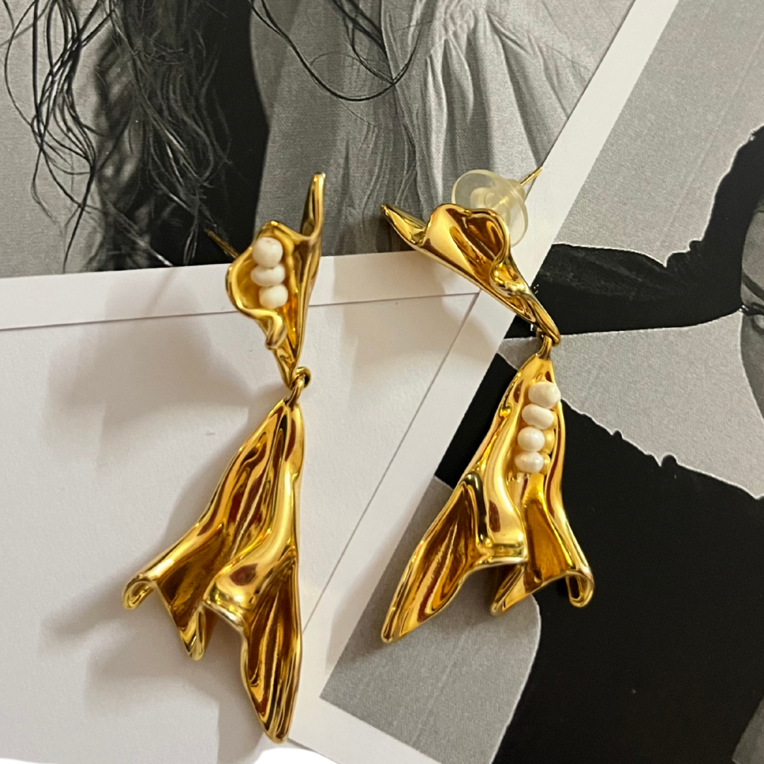 Bombshell earrings