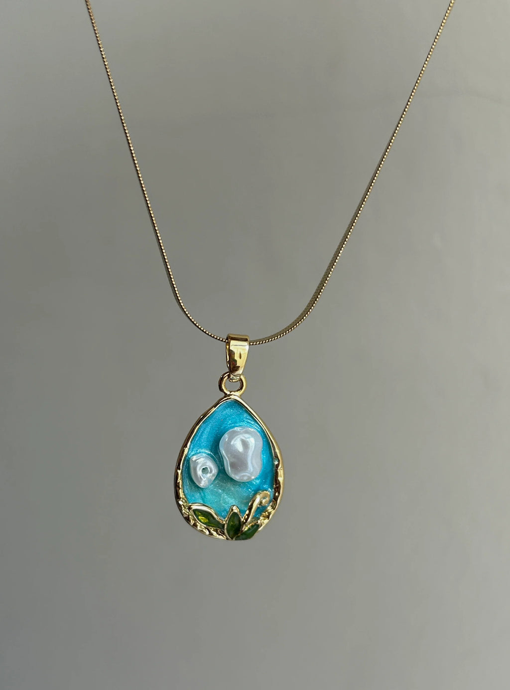 The floral pendant