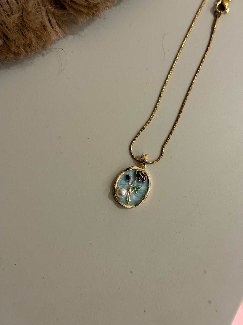 The floral pendant