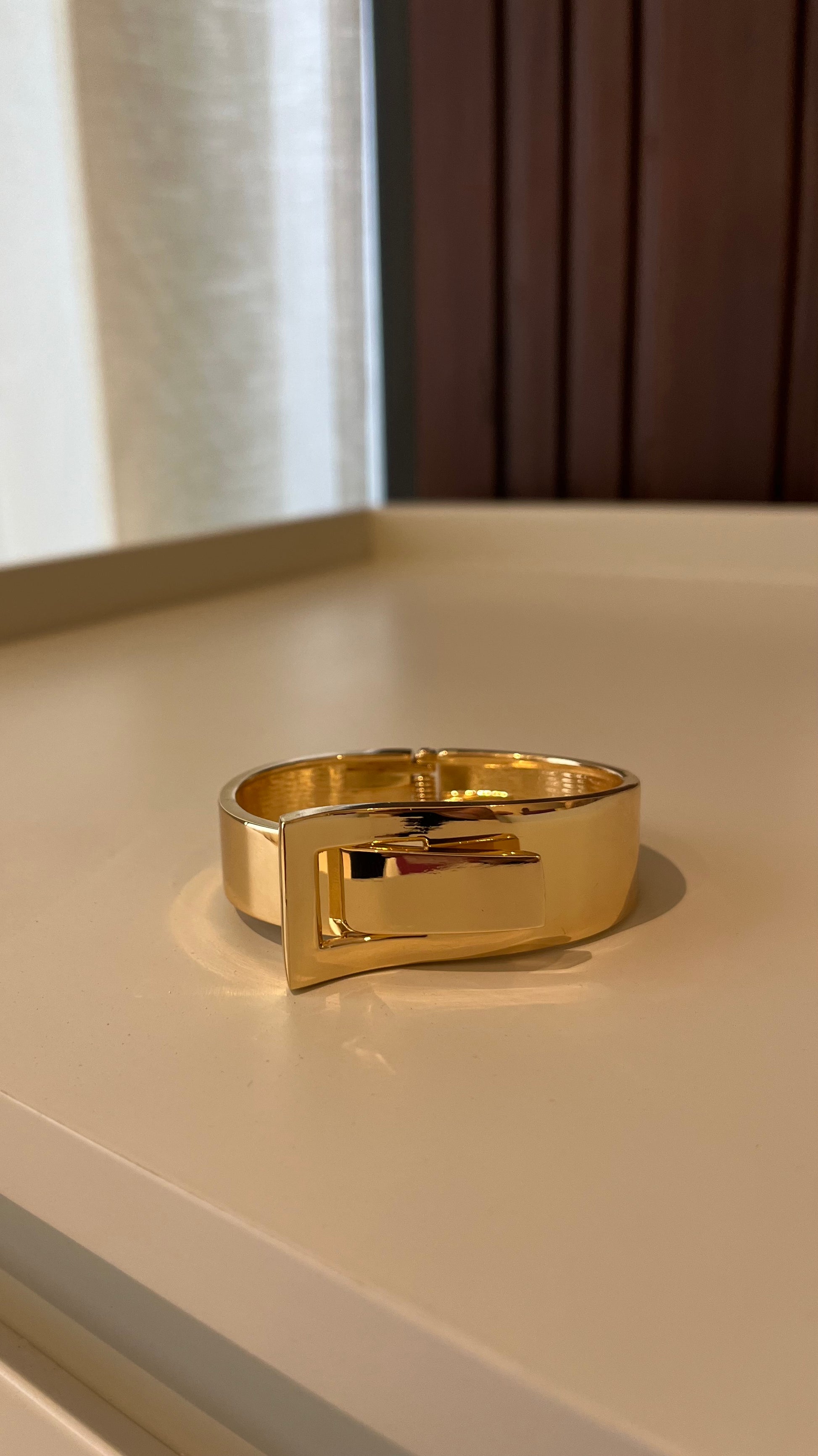 The buckle cuff