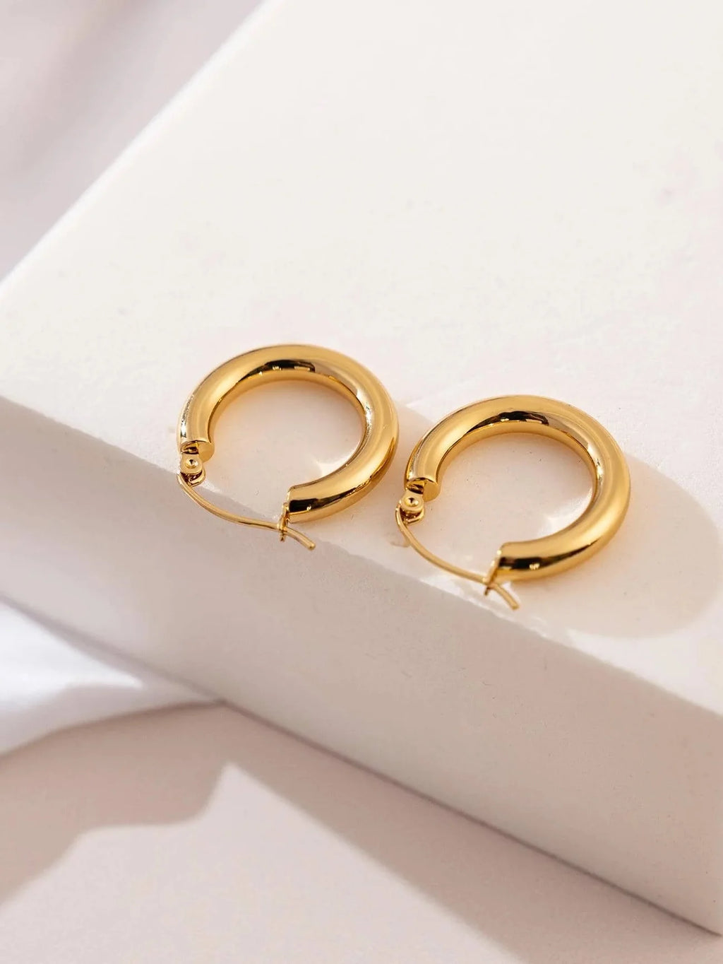 Classic flat hoops