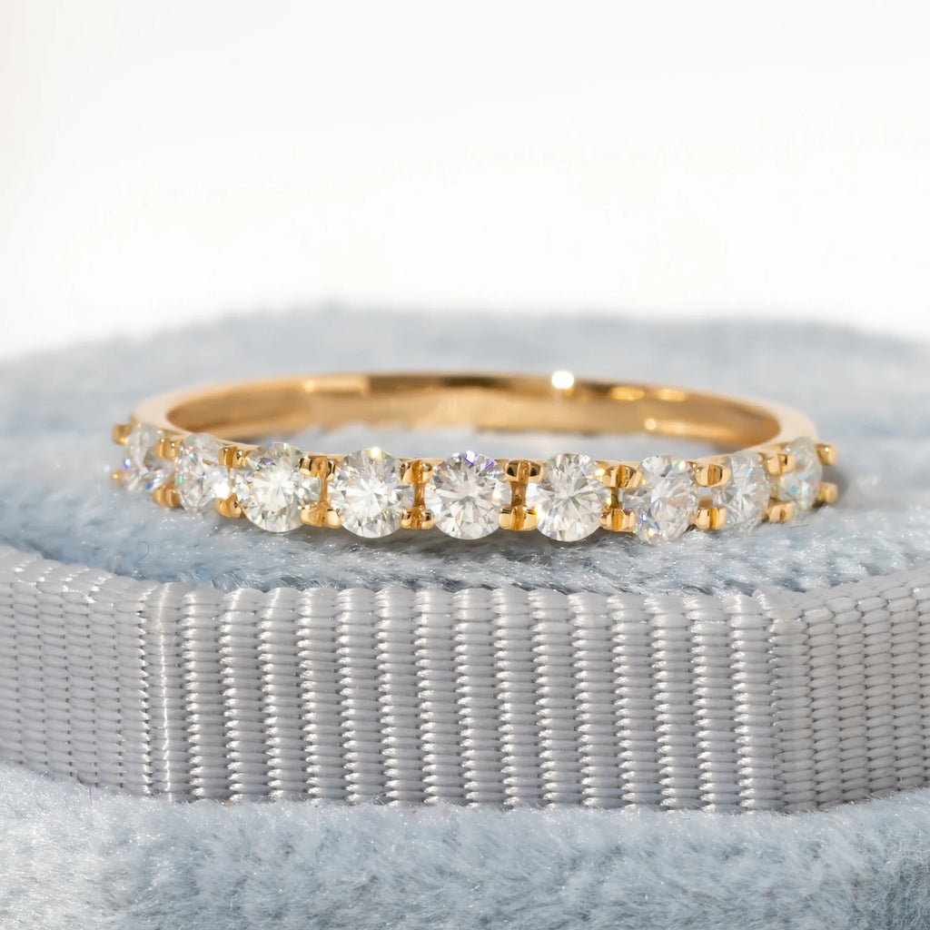 The ring band (white)