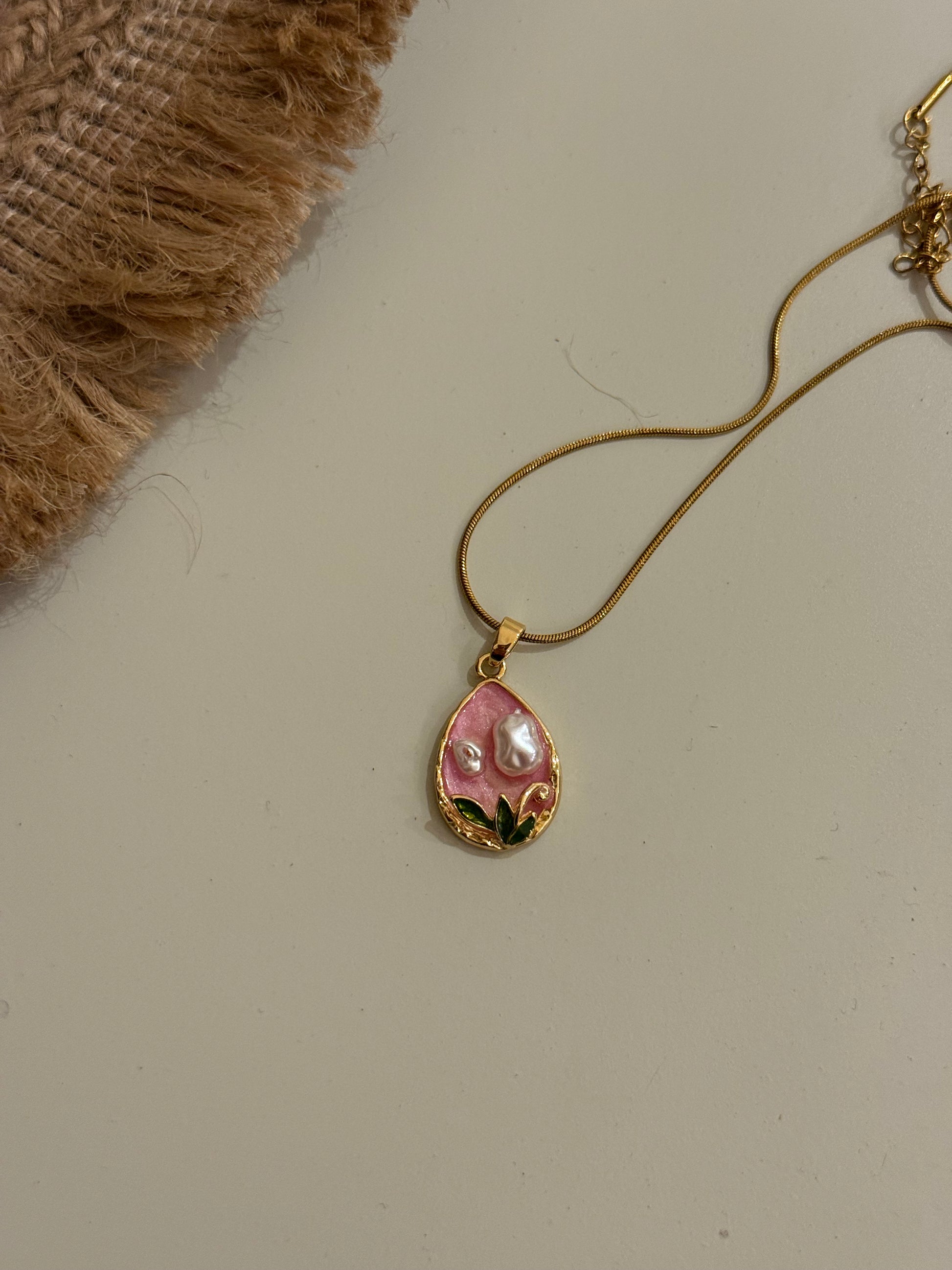 The floral pendant