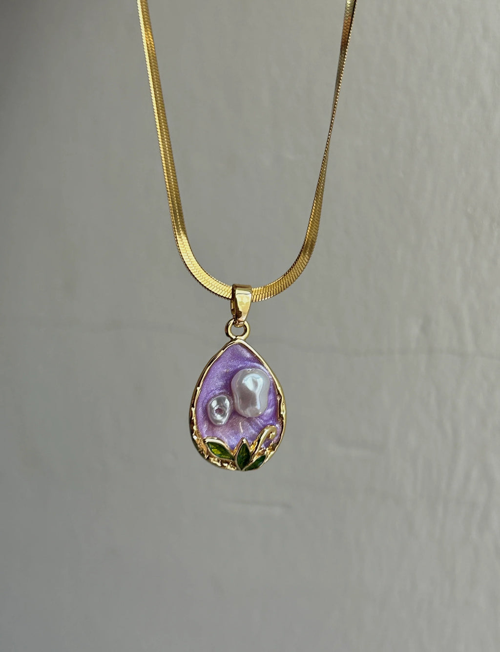 The floral pendant