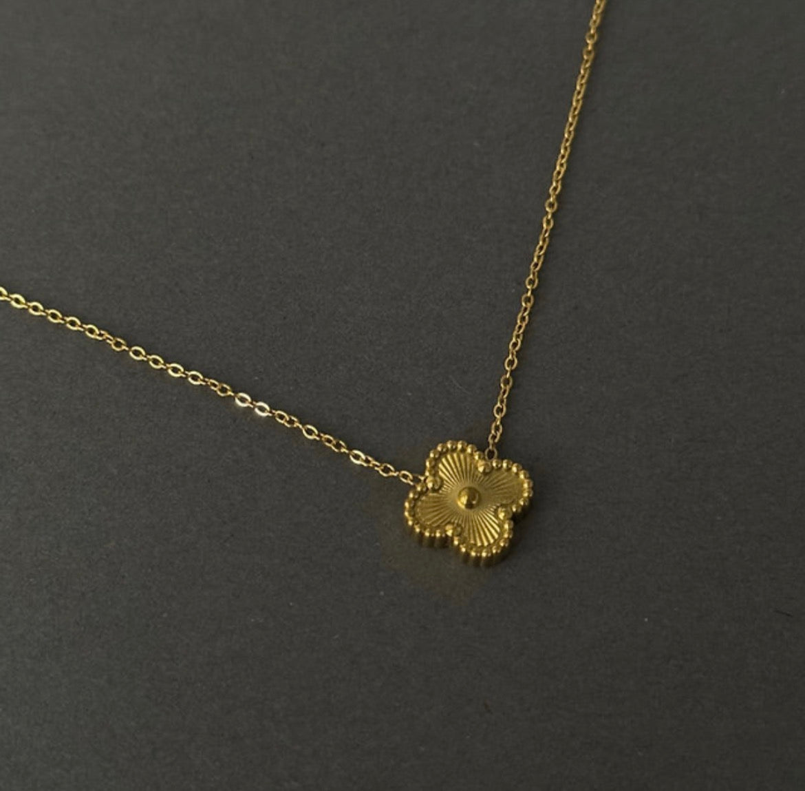The clover pendant