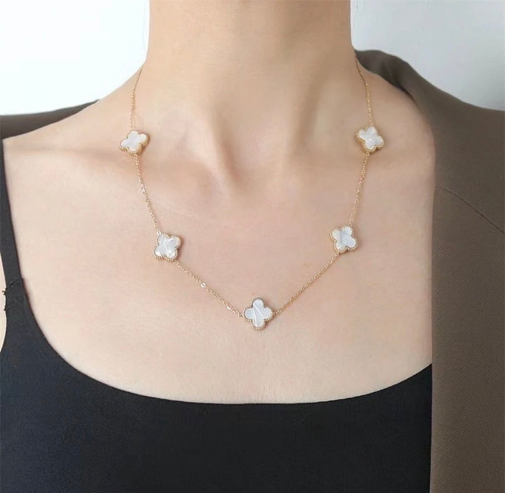 The clover necklace