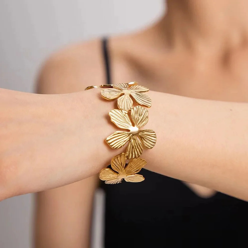 Flora adjustable handcuff
